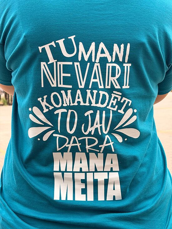 Kokvilnas krekls "Nekomandē"